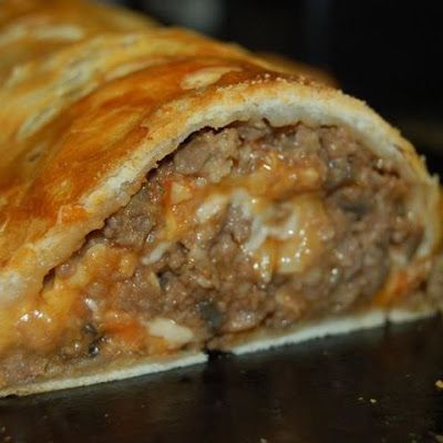 Pastry+stuffed+meatloaf+roll+@keyingredient+#cheese+#cheddar+#bread Rolled Meatloaf, Meatloaf Roll, Stuffed Meat, Meatloaf Stuffed, Meat Roll, Leftover Meatloaf, Stuffed Meatloaf, Stuffed Crust, Delicious Meatloaf