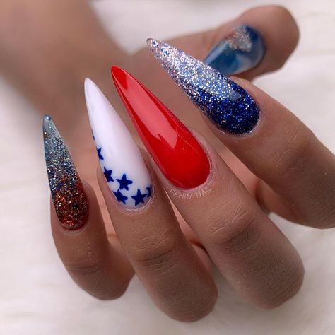 27 American Flag Nail Ideas: Patriotic Designs for Every Occasion American Nail Designs, 4th Of July Nail Ideas, American Flag Nails, Classic French Tip, Nail Ideas Simple, 4th Of July Nail, Flag Nails, American Nails, Usa Nails