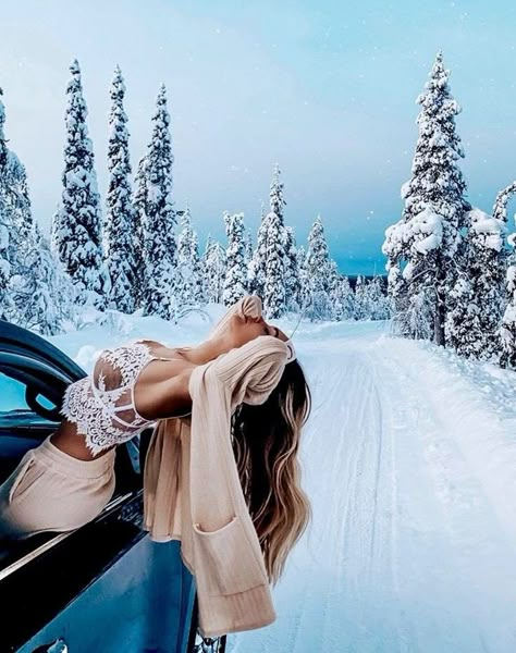 Fotografi Fesyen, Boudiour Poses, Snow Photoshoot, Winter Shoot, Winter Portraits, Snow Photography, Snow Girl, Winter Photoshoot, Pose Fotografi