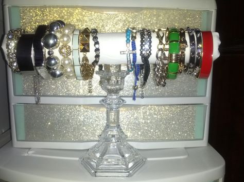 Diy Bracelet Holder, Paparazzi Display, Diy Tablescapes, Paper Towel Crafts, Recycled Bracelets, Jewerly Organizer, Bracelet Storage, Bracelet Holder, Bracelet Holders