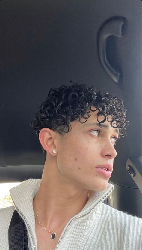 Old Money Curly Hair Men, Old Money Curly Hair, Undercut Curly Hair, Long Curly Hair Men, Mens Hairstyles Curly, Men's Curly Hairstyles, Mens Haircuts Short Hair, Haircut Inspo, Men Haircut Curly Hair