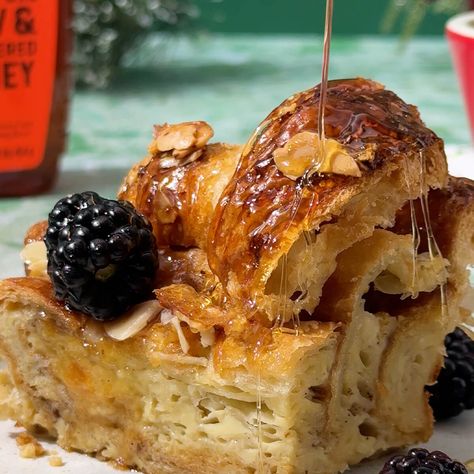 Almond Croissant French Toast Loaf Bake - Nature Nate's French Toast Loaf, Croissant French Toast, Cheese Log, Brunch Desserts, Almond Croissant, Brunch Recipe, Pure Honey, Comfort Dishes, Toasted Almonds