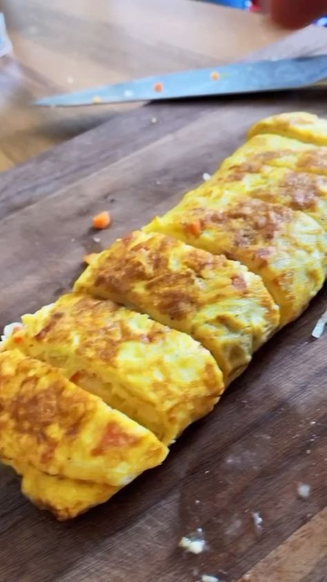 chefchrischo on Instagram: Cheesy Korean Rolled Omelette!! 🥚👨🏻‍🍳🧀🔥 How y’all been liking the egg recipes?? Full recipe in bio 👆🏼 Honestly ya boul been on a strict… Rolled Omelette, Egg Omelet, How To Make Breakfast, Breakfast For Dinner, Omelet, The Egg, Scrambled Eggs, Egg Recipes, Cheese Pizza