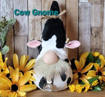 Cow Gnome, Gnome Shoes, Gnome Diy, Cow Craft, Diy Gnome, Gnome Tutorial, Cow Decor, Handmade Christmas Crafts, Gnomes Diy