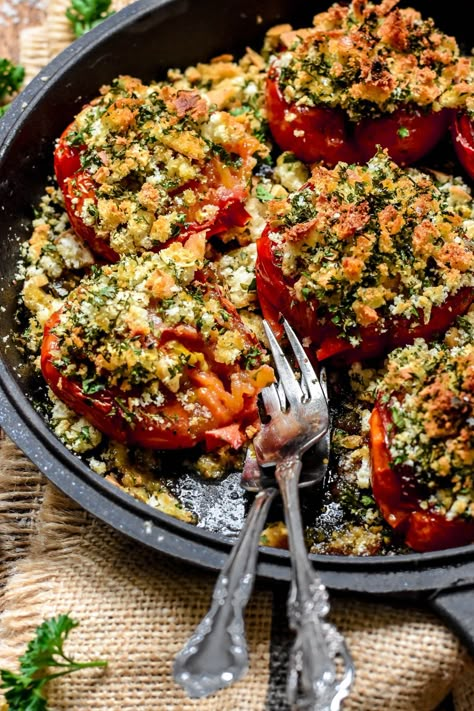 Provence-Style Tomatoes with Breadcrumbs and Herbs (Tomates à la Provençale) Lent 2024, French Dinner, Tomato Dishes, Stuffed Tomatoes, French Homes, Food Recipes Healthy, Canadian Food, French Dishes, Provence Style