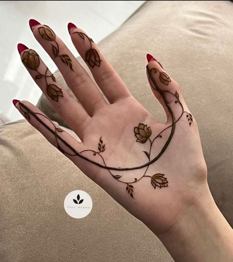 Hina Design, Blooming Vines, Cute Henna Designs, Front Hand Mehndi, Unique Henna, Henna Designs Wrist, Floral Henna Designs, Finger Henna Designs, Henna Tattoo Designs Hand