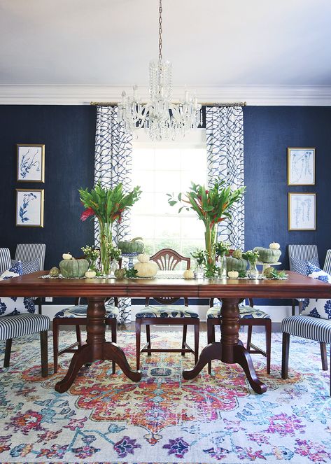 Love this blue dining room Blue Dining Table And Chairs, Drapes For Dining Room, Blue China Dining Room, Blue And White Dining Room Traditional, Traditional Navy Dining Room, Navy Blue And Green Dining Room, Drapes In Dining Room, Dark Dining Room Table Decor, Dining Room With Blue Rug