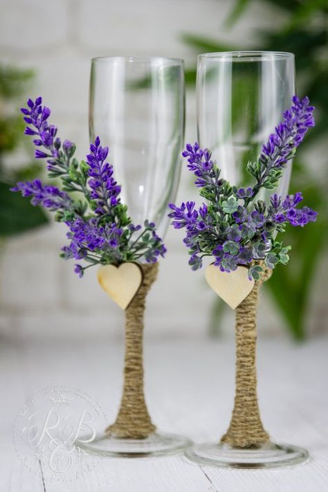 Wedding Flutes Personalized, Deco Violet, Personalized Champagne Flutes, Wedding Flutes, Yosemite Wedding, Lilac Wedding, Toasting Flutes, Wedding Glasses, Champagne Wedding