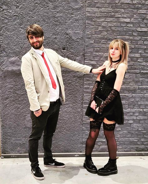 Misa And Light Cosplay, Misa And Light Costume, Alternative Couples Costumes, Alt Couple Costumes, Creepy Couple Costumes, Emo Halloween Costumes, Clever Couple Costumes, Light Misa, Misa And Light