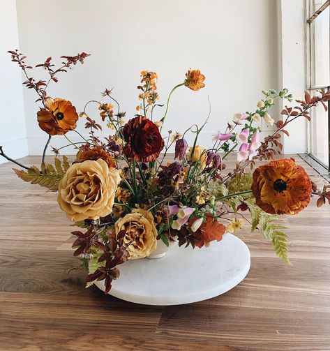 Nicole Land on Instagram: “Last call to save $50 on The Centerpiece Intensive! All purchases through the end of the day also get a free urn lesson added to their…” Ikebana Wedding, Flora Designs, Moody Florals, Fall Tones, Floral Styling, Honey Dijon, Modern Flower Arrangements, Pheasant Feathers, Wedding Palette