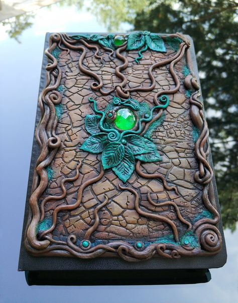 Diy Bookcovers Ideas, Custom Book Covers Diy, Fantasy Journal Cover, Diy Grimoire Cover, Grimoire Ideas Cover, Clay Journal Cover, Grimoire Cover, Diy Book Covers, Book Cover Art Diy