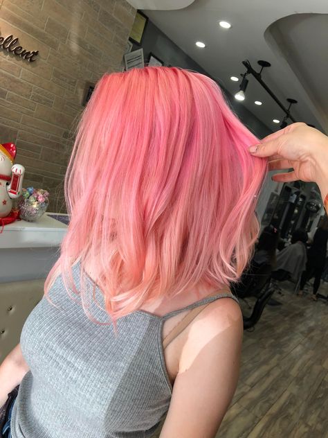 Started my week off with a new ‘do: bubblegum pink ombré! : FancyFollicles Shoulder Length Pink Hair, Bubblegum Pink Hair, Pink Hair Highlights, Pink Ombre Hair, Light Pink Hair, Hair Dye Ideas, Rose Pastel, Pastel Hair, Dye My Hair