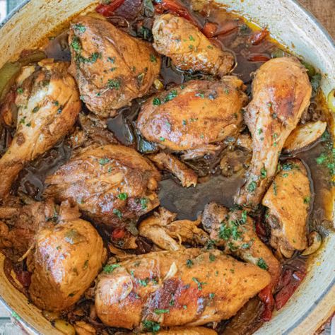 Dominican Stewed Chicken (Pollo Guisado) - Belqui's Twist Pollo Guisado Dominicano, Dominicano Recipes, Rice With Beans, Stewed Chicken, Fast Chicken Recipes, Rice And Beans Recipe, Stew Chicken Recipe, Dominican Food, Braised Chicken