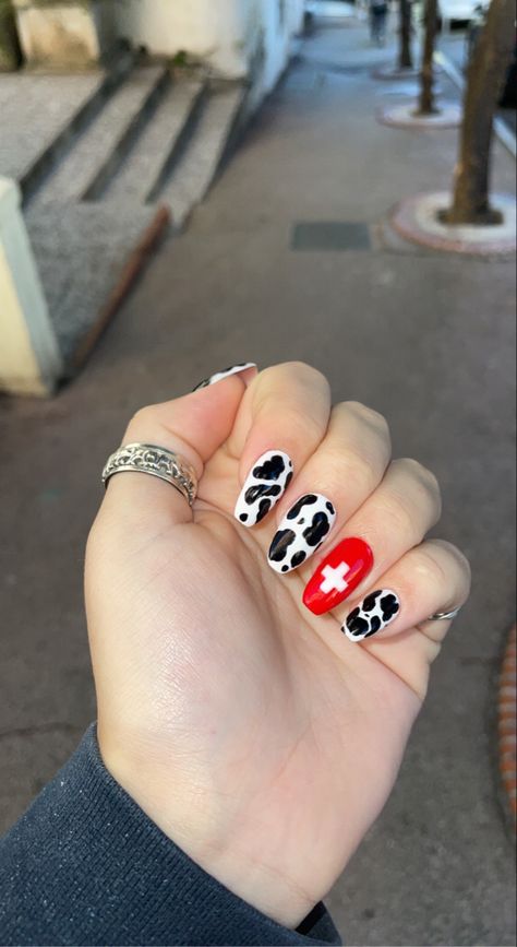 Swiss Nails, Flag Nails, Swiss Flag, Cow Nails, Swiss Style, Awesome Nails, Manicure Ideas, Makes You Beautiful, Nail Designs Summer