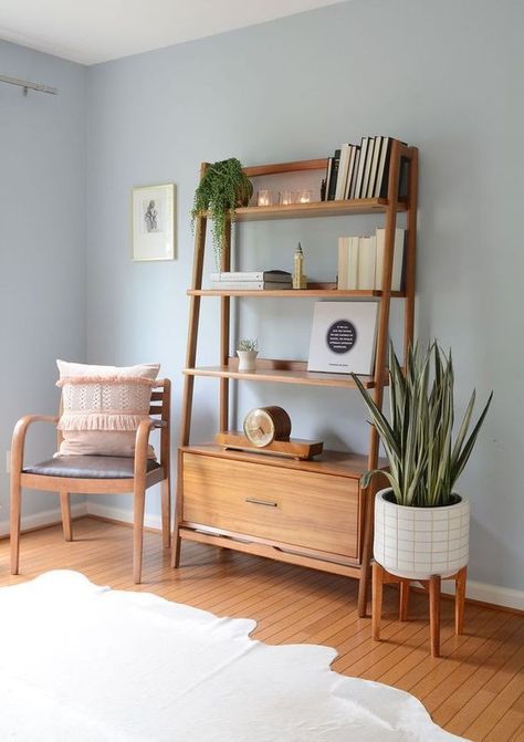 Wall Shelf Inspiration. #wall #shelves #design #decor #plants #idea Mid Century Bookshelf, Design Interior Modern, Mid Century Modern Living, Casa Vintage, Mid Century Modern Living Room, Bookshelves Diy, Interior Modern, Book Reading, Boho Living Room