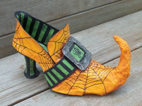 ...Do you know?  Why a  witch's' shoe has a curled up toe?       One day Miss Witch put on a shoe,  but there's one thing she failed to do. ... Diy Witch Shoes, Witches Shoes, Diy Witch, Witch Shoes, Witch Boots, Halloween Shoes, Witch Diy, Adornos Halloween, Halloween Crafts Decorations