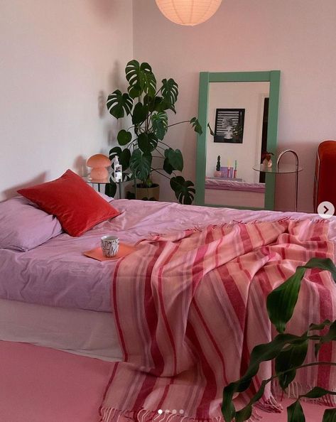 Colorful Scandinavian Bedroom, Bestie Apartment, Colorful Minimalist Bedroom, College Rooms, Room Products, Storefront Design, Post Grad, Casa Vintage, Apartment Bedroom