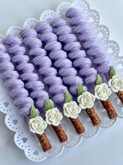 12-lavender Chocolate Covered Caramel Pretzels for Wedding/wedding Shower/birthday/baby Shower/party Favors - Etsy Sweets Packaging Ideas, Rapunzel Treats, Pretzels For Wedding, Treat Boxes Ideas Sweets, Baby Shower Snack Ideas, Party Favor Treats, Purple Desserts, Lavender Candy, Bolo Frozen