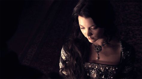 That smirking strumpet from Hever Castle - Imgur Natalie Dormer Tudors, Anne Boleyn Aesthetic, Natalie Dormer Anne Boleyn, The Tudors Costumes, Merle Oberon, Philippa Gregory, Tudor Fashion, Tudor Costumes, Vanessa Redgrave