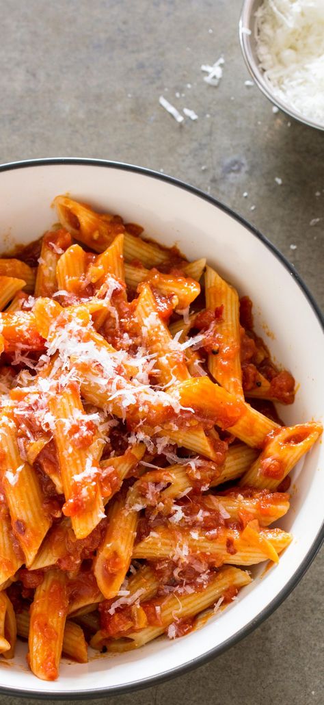 Penne Arrabbiata. This quick pasta sauce has a sting that remains true to its “angry” roots balanced with a richness and complexity that offered more to love than just heat. Chicken Arrabiata, Pasta Illustration, Spicy Pasta Recipes, Paprika Pasta, Spicy Pasta, Italian Sauce, America's Test Kitchen Recipes, Weekend Meals, America's Test Kitchen