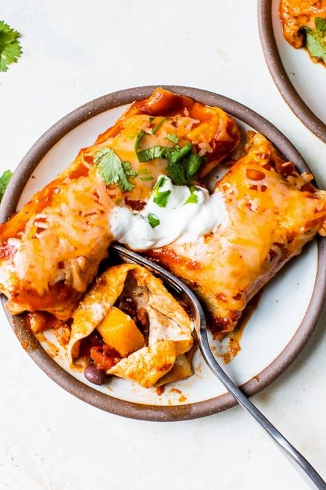 Butternut Squash Black Bean, Zucchini Enchiladas, Black Bean Enchiladas, Vegetarian Enchiladas, Bean Enchiladas, Meatless Mondays, Enchilada Recipes, Skinny Taste Recipes, Enchilada Sauce