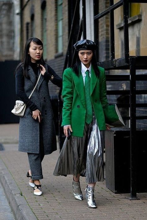 Green Blazer Outfit, Tie Outfit, Blazer Street Style, Street Style Blog, Quirky Fashion, Estilo Preppy, Green Blazer, Looks Street Style, Green Coat