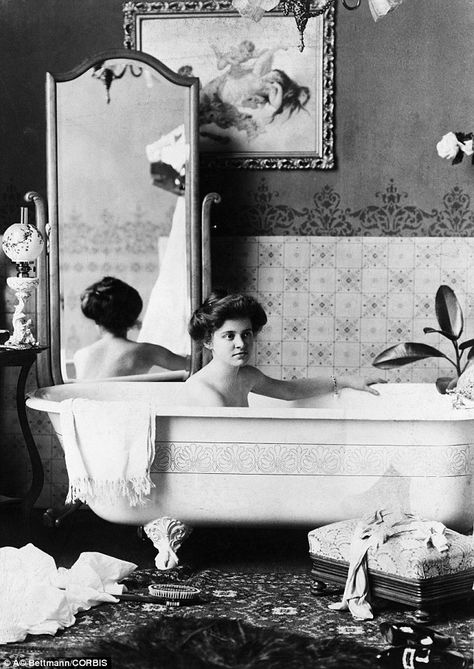 Scrubbing up well: Pale-eyed girls were advised to 'treat her eyebrows every night with a good eyebrow grower' and bath their eye lashes with a little boracic acid in water Victorian Interiors, Victorian Bathroom, Beautiful Houses Interior, Vintage Bath, Vintage Interiors, Photo Vintage, Edwardian Era, Antique Photos, A Mirror