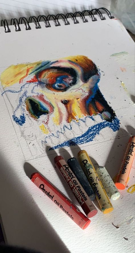 Oil pastel skull Art Colorful Aesthetic, Skull Oil Pastel, Oil Pastel Eye Drawing, Things To Draw With Highlighters, Oil Pastel Drawings Aesthetic, Drawing Ideas With Oil Pastels, Aesthetic Oil Pastel Art, Oil Pastel Art Portrait, Oil Pastel Art Aesthetic