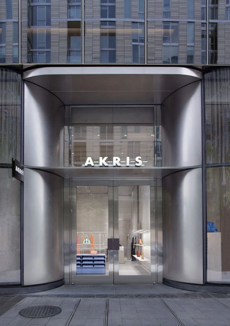 David Chipperfield Architects designs Akris boutique in Washington DC Retail Facade Design, Shopfront Design, Office Building Design, Retail Facade, David Chipperfield Architects, David Chipperfield, Painting Wood Paneling, Entrance Design, Facade Design