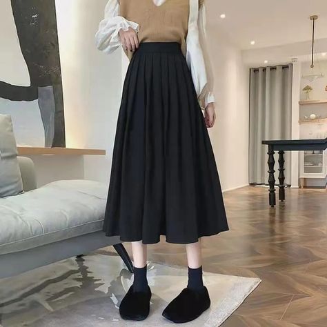 "Step out in style with our beautifully platted long skirt. #ElegantOutfit #PlattedFashion #FashionForward" CLICK THE LINK FOR MORE DETAILS 👇 https://miazajfashion.com/collections/skirts Fashion College, Y2k Skirt, High Waisted Pleated Skirt, Pleated Long Skirt, Skirts Women, Pleated Skirts, Langer Rock, Long Skirts For Women, Vintage Rock