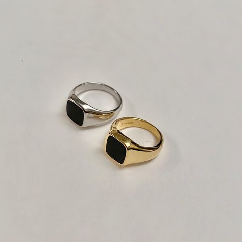 Black Onyx Ring Men, Black Signet Ring, Pinky Rings For Women, Ring Black Stone, Onyx Ring Men, Mens Ring Designs, Unique Gold Rings, Onyx Signet Ring, Ring Square