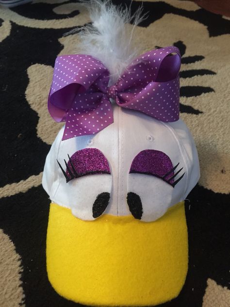 Daisy Duck hat for costume Daisy Duck Hat Diy, Daisy Duck Costume For Women, Diy Daisy Duck Costume, Duck Costume Diy, Daisy Duck Hat, Daisy Duck Costume, Daisy Duck Party, Diy Daisy, Duck Costume