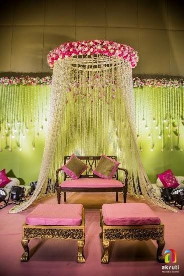 Decoration Net Decoration Ideas, Simple Mehendi Decor, Dholki Decor, Mehendi Decoration, Varalakshmi Pooja, Vintage Wedding Centerpieces, Simple Mehendi, Daisy Wedding Flowers, Mehendi Decor