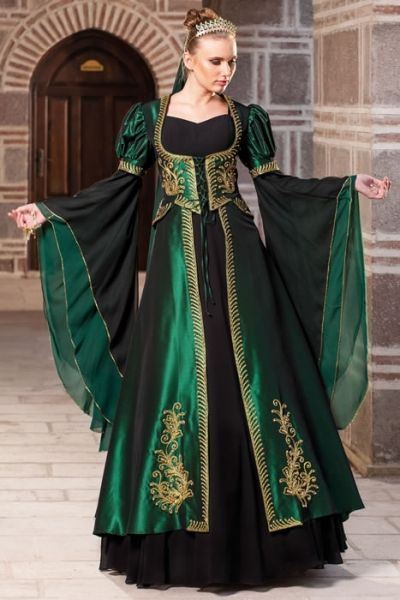 Royalty Dresses Queens, Green Fantasy Outfit, Green Medieval Gown, Green Fantasy Gown, Medieval Gowns Royals, Green Fantasy Dress, Fantasy Dress Queens, Green Medieval Dress, Medieval Dress Princess