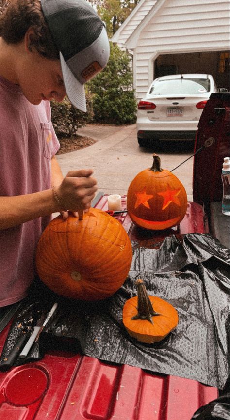 Halloween Date Ideas Aesthetic, Pumpkin Carving With Boyfriend, Fall Bf Aesthetic, Fall Bf, Pumpkin Carving Date Ideas, Spooky Night With Boyfriend, Fall Aesthetic With Boyfriend, Fall Things To Do With Boyfriend, Pumpkin Patch Bf And Gf