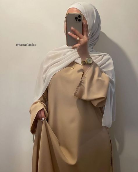 Beige Abaya Hijab Outfit, Everyday Abaya Outfits, Hijab Abaya Style, Hijab Dress Casual, Beige Abaya, Abaya Outfits, Islam Hijab, Modest Winter Outfits, Abaya Outfit