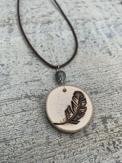 Wood Burning Jewelry Ideas, Wood Burning Necklace, Wood Necklace Ideas, Wood Burned Necklace, Wood Burn Jewelry, Wood Burning Jewelry, Pyrography Necklace, Woodburning Jewelry, Wood Burned Jewelry