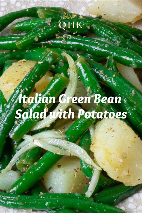 Green beans tossed with potatoes, onion and a Italian olive oil and vinegar dressing. Green Bean Salad Cold, Barbecue Recipes Sides, Salad With Potatoes, Bean Salad Dressing, Green Bean Potato Salad, Oil And Vinegar Dressing, Green Beans Side, Italian Green Beans, Italian Beans