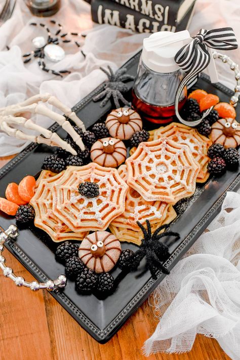 Halloween Waffle Bar, Spider Web Pancakes, Halloween Breakfast Charcuterie Board, Halloween Brunch Party, Boo Brunch, Spooky Brunch, Halloween Meals, 30s Birthday, Halloween Brunch