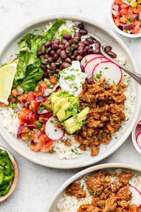 Turkey Burrito Bowls Ground Turkey Mexican, Ground Turkey Burrito, Mexican Bowl Recipe, Recipe Ground Turkey, Healthy Burrito, Burrito Bowl Meal Prep, Healthy Burrito Bowl, Mexican Bowl, Burrito Bowl Recipe