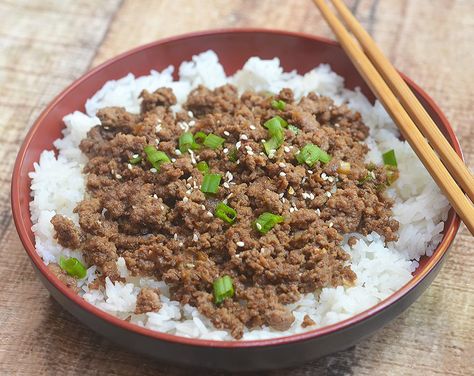 Korean Ground Beef has all the flavors of your favorite Korean BBQ but made budget-friendly with ground beef. It's delicious served over rice or wrapped in lettuce leaves! Ground Beef Bulgogi Recipe, Ground Beef Bulgogi, Beef Bulgogi Recipe, Kawaling Pinoy, Bulgogi Sauce, Korean Ground Beef, Bulgogi Recipe, Korean Side Dishes, Bulgogi Beef