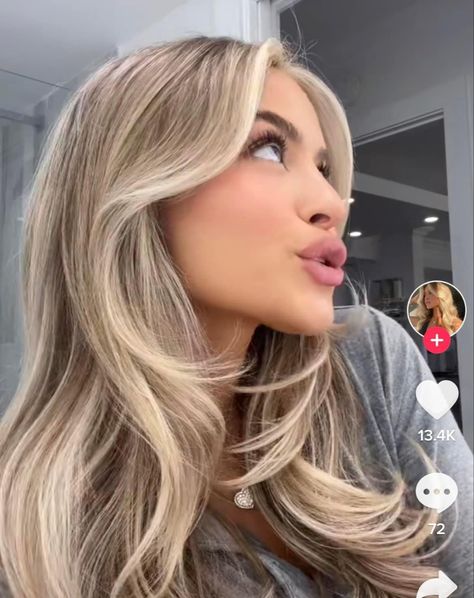 Blonde Regrowth Roots, Blondes With Dark Eyebrows, Ashy Dark Blonde Hair With Highlights, Dimensional Creamy Blonde, Creamy Blonde Hair Balayage, Level 8 Blonde Hair, Cream Blonde Hair Balayage, Spring Blonde Hair 2024, Old Money Blonde Dark Roots