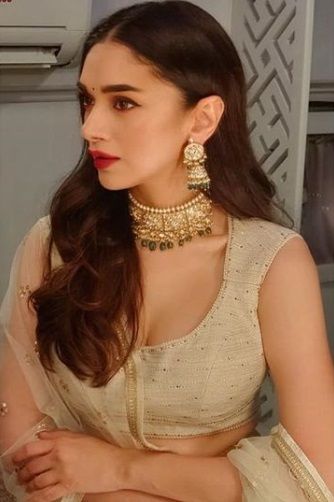 Aditi Rao Hydari, Aditi Rao, Black Smokey Eye, Bold Brows, Community Of Women, Makeup Goals, Desi Fashion, Online Shopping For Women, Eye Black