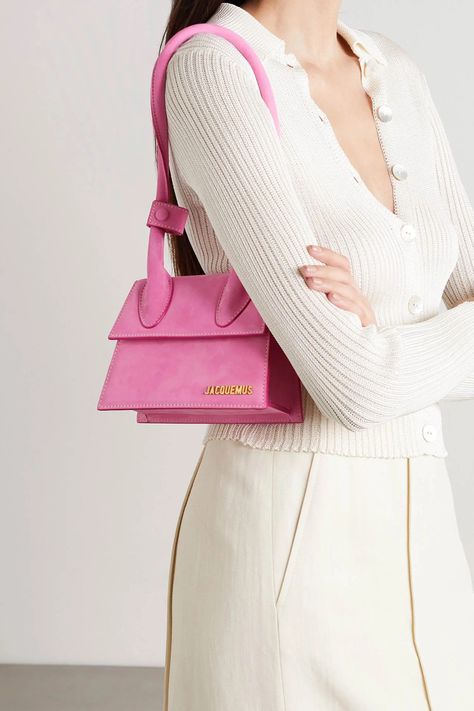 Jacquemus Bag Outfit, Pink Bags Outfit, Bag Jacquemus, Jacquemus Le Chiquito, Gigi Hadid Outfits, Jacquemus Bag, Luxury Bags Collection, Bag Outfit, Museums In Paris