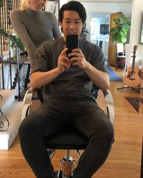 Evan getting a fresh haircut! 👌🏼 #vanossgaming #vanoss #rynx Evan Fong, Vannos Crew, Vanoss Gaming, H2o Delirious, Bbs Squad, Vanoss Crew, Banana Bus Squad, Expressions Photography, Fresh Haircut