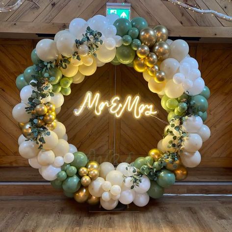 Sage Green And Yellow Wedding Theme, Balloon Hoop Backdrop, Rose Gold Wedding Reception, Intimate Rustic Wedding, Gold Wedding Decorations Receptions, Wedding Ballons, Balloon Hoop, Yellow Wedding Decorations, Rose Gold White Wedding