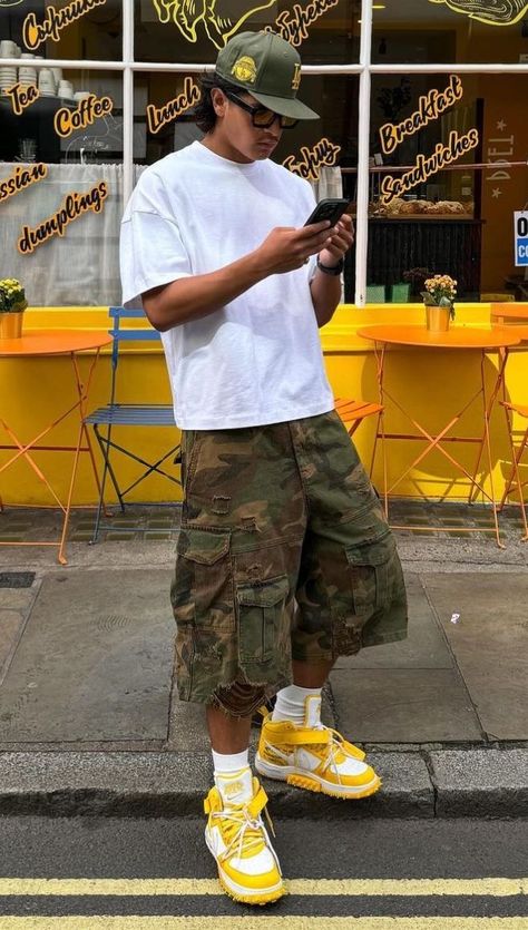 Camo Shorts Men Outfit, Male Fits, Black Outfit Men, Trendy Boy Outfits, Streetwear Essentials, Street Fashion Men Streetwear, Mens Outfit Inspiration, African Men Fashion, Mens Fashion Casual Outfits