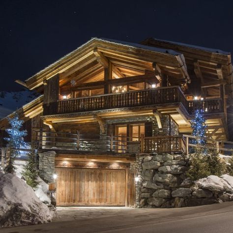 Chalet Annelies | Luxury Chalets Verbier - Bramble Ski Austrian Ski Chalet, Modern Ski Chalet Exterior, Swiss Chalet House Exterior, Swiss Chalet Exterior, Modern Swiss Chalet, Ski Chalet Exterior, Swiss Chalet Interior, Chalet Plans, Ski Chalet Interior