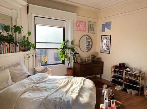 London House Interior Bedroom, London Bedroom Decor, Uni Bedroom Decor, Nyc Bedroom, University Girl, Uni Room, Bedroom Deco, Wood Room, Redecorate Bedroom