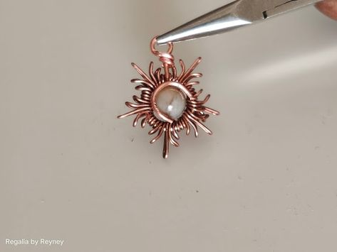 Diy Sun Earrings, Wire Sun, Wire Wrapped Moon, Copper Wire Art, Wire Tutorials, Wire Jewellery, Wire Wrapped Jewelry Tutorials, Sun Pendant, Crescent Moon Earrings